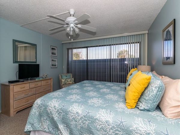 Anna Maria Rental on Beach - One Bedroom Condo Sleeps 4