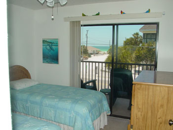 Guest bedroom with twin beds Guest bedroom with twin beds