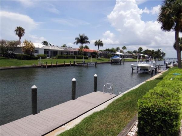 Country Club Shores 3 Bedroom Home with Pool and Spa