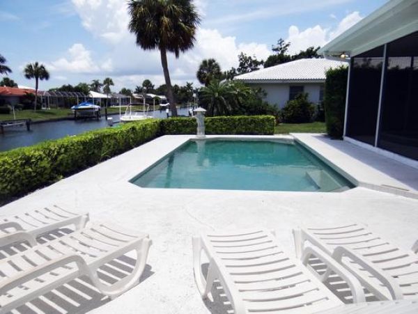 Country Club Shores 3 Bedroom Home with Pool and Spa