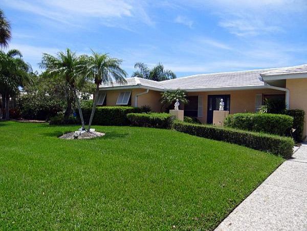 Country Club Shores 3 Bedroom Home with Pool and Spa