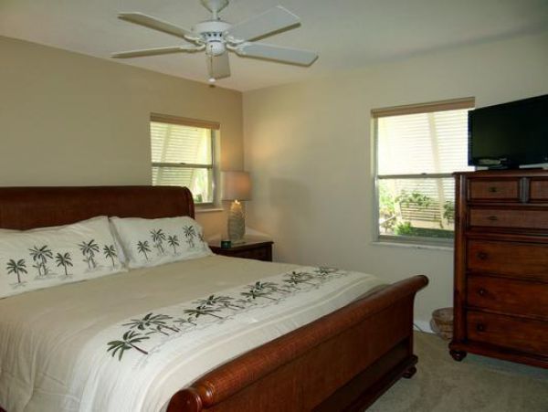 Country Club Shores 3 Bedroom Home with Pool and Spa