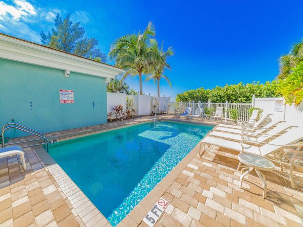 Holmes Beach 3 Bedroom Vacation Rental Condo Sleeps 6 Guests