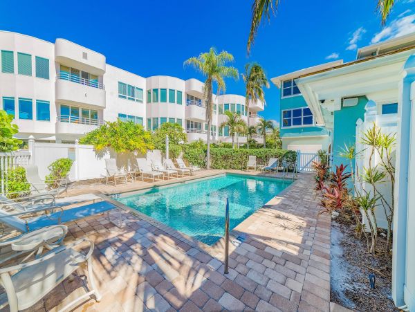Holmes Beach 3 Bedroom Vacation Rental Condo Sleeps 6 Guests