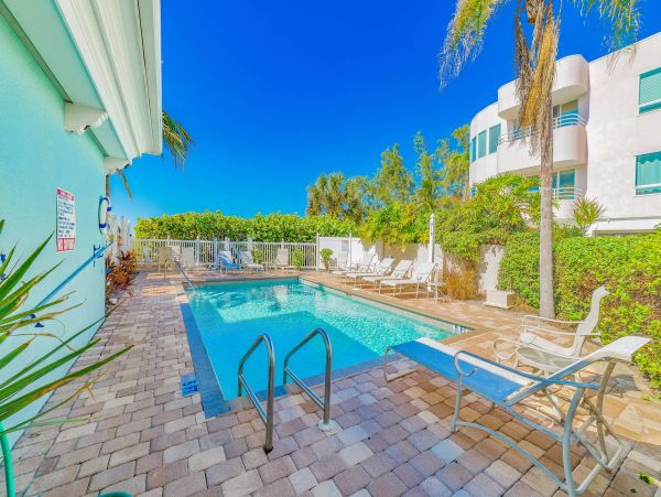 Holmes Beach 3 Bedroom Vacation Rental Condo Sleeps 6 Guests