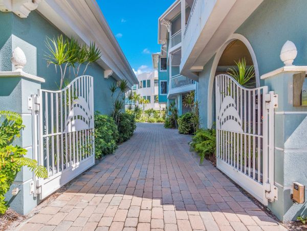 Holmes Beach 3 Bedroom Vacation Rental Condo Sleeps 6 Guests