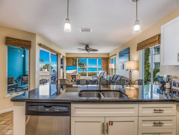 Holmes Beach 3 Bedroom Vacation Rental Condo Sleeps 6 Guests
