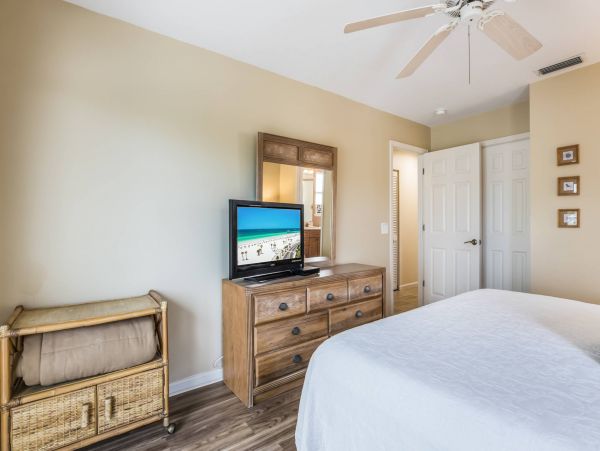 Holmes Beach 3 Bedroom Vacation Rental Condo Sleeps 6 Guests