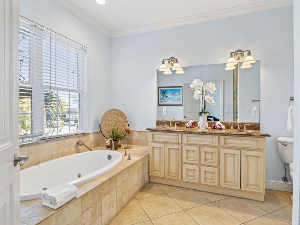 Luxury Holmes Beach Vacation Home with Private Pool Sleeps 8