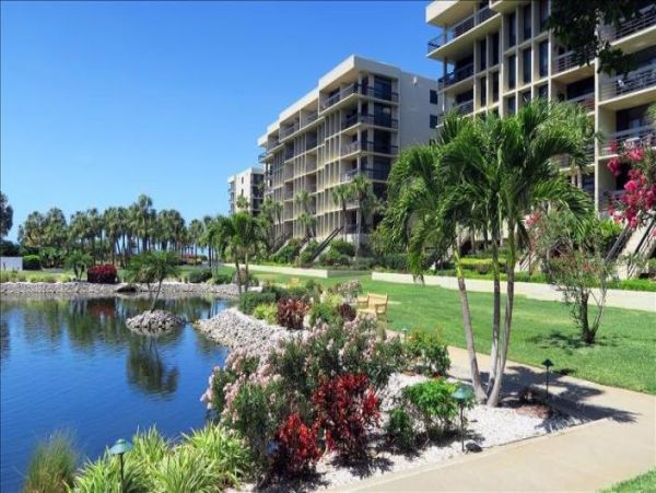Two Bedroom/Two Bathroom Condo with Great Resort Amenities