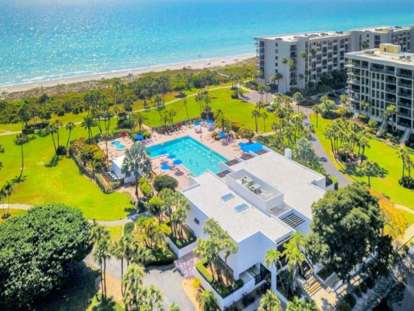 Two Bedroom/Two Bathroom Condo with Great Resort Amenities