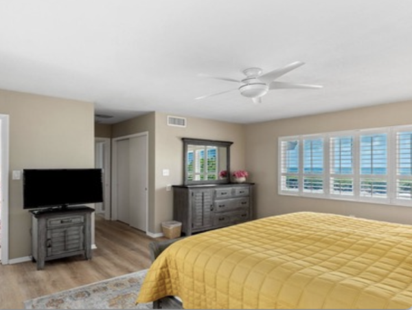 A Rare Beachfront Longboat Key Vacation Home Great Views- Club & Pool Access Included