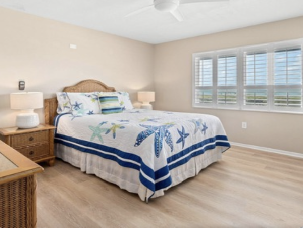 A Rare Beachfront Longboat Key Vacation Home Great Views- Club & Pool Access Included
