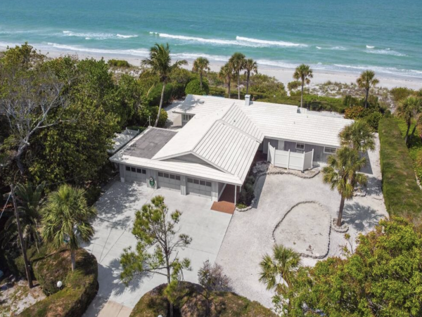 A Rare Beachfront Longboat Key Vacation Home Great Views- Club & Pool Access Included