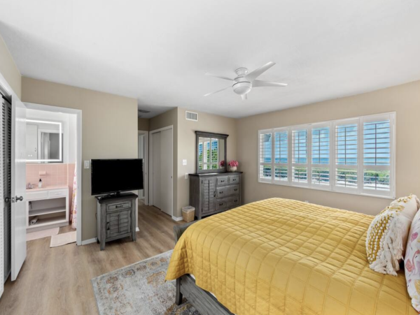 A Rare Beachfront Longboat Key Vacation Home Great Views- Club & Pool Access Included