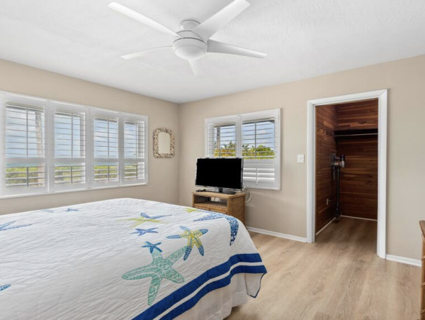A Rare Beachfront Longboat Key Vacation Home Great Views- Club & Pool Access Included