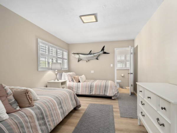 A Rare Beachfront Longboat Key Vacation Home Great Views- Club & Pool Access Included