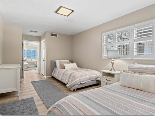 A Rare Beachfront Longboat Key Vacation Home Great Views- Club & Pool Access Included