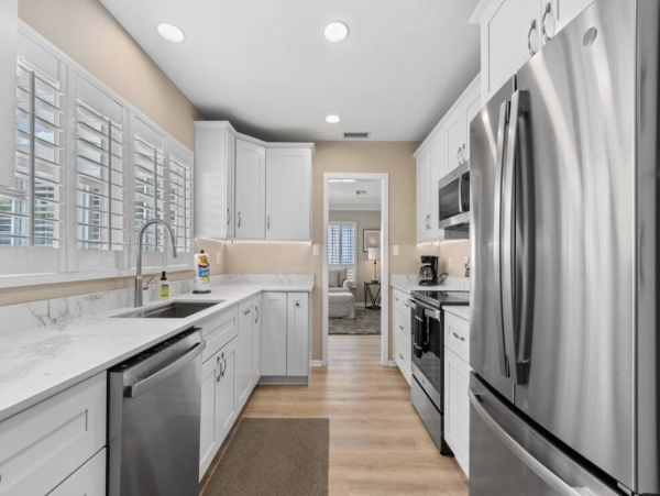 A Rare Beachfront Longboat Key Vacation Home Great Views- Club & Pool Access Included