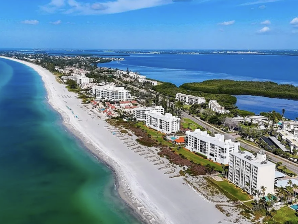 A Rare Beachfront Longboat Key Vacation Home Great Views- Club & Pool Access Included