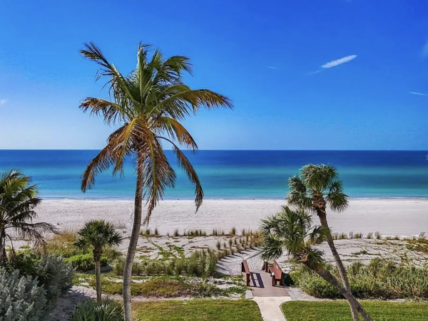 A Rare Beachfront Longboat Key Vacation Home Great Views- Club & Pool Access Included
