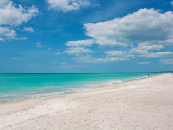 A Rare Beachfront Longboat Key Vacation Home Great Views- Club & Pool Access Included