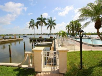 Gulf Side Two Bedroom Vacation Condo in Siesta Key Sleeps 6 Gulf Side Two Bedroom Vacation Condo in Siesta Key Sleeps 6