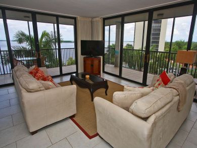 Fort Myers 2 Bedroom Bay Front pool sleeps 6 Bay Views