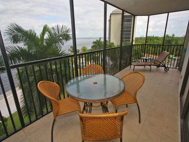 Fort Myers 2 Bedroom Bay Front pool sleeps 6 Bay Views