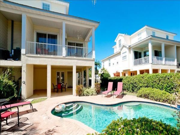Holmes Beach 3 Bedroom Vacation Rental with Private Pool
