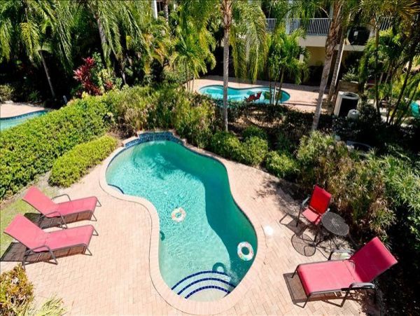 Holmes Beach 3 Bedroom Vacation Rental with Private Pool