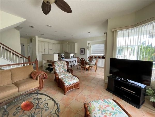 Holmes Beach 3 Bedroom Vacation Rental with Private Pool