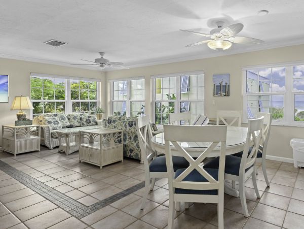 Gulfside Getaway with Beach Access in Longboat Key