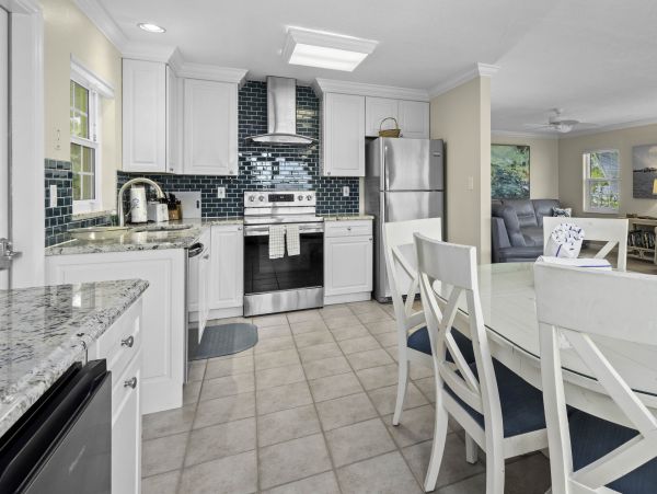Gulfside Getaway with Beach Access in Longboat Key