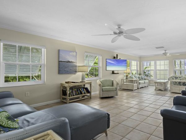 Gulfside Getaway with Beach Access in Longboat Key