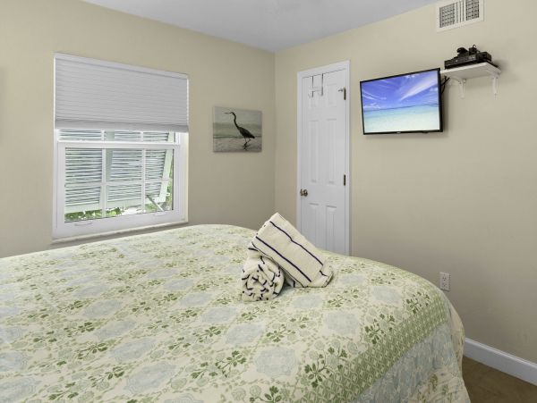 Gulfside Getaway with Beach Access in Longboat Key