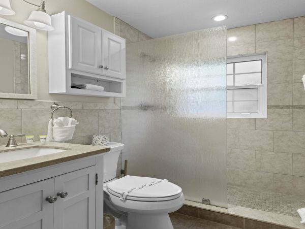 Gulfside Getaway with Beach Access in Longboat Key