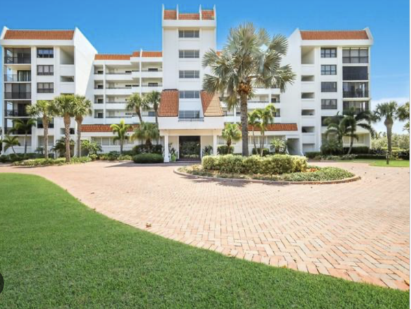 Longboat Key  Two Bedroom Vacation Condo On Beach