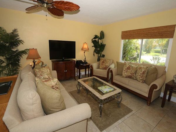 Longboat Key Homes with Pools to Rent in Country Club Shores