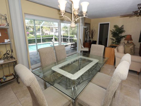 Longboat Key Homes with Pools to Rent in Country Club Shores