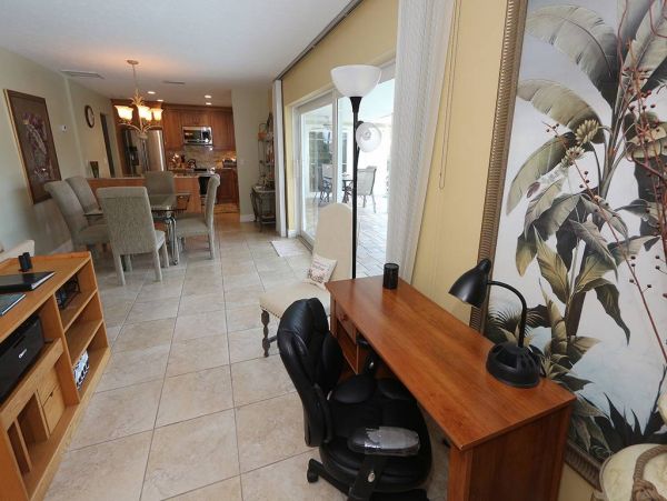 Longboat Key Homes with Pools to Rent in Country Club Shores