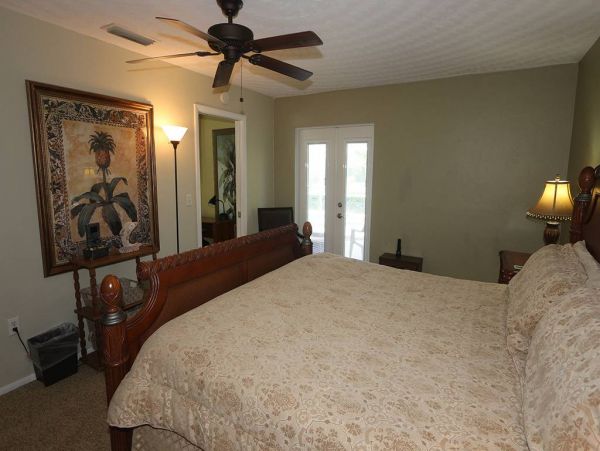 Longboat Key Homes with Pools to Rent in Country Club Shores