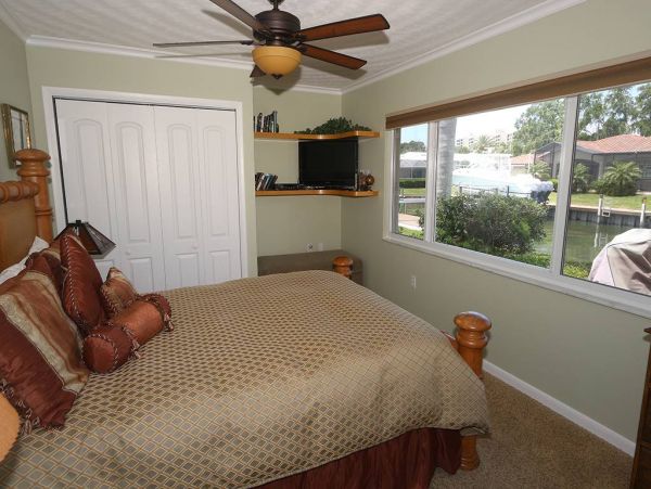 Longboat Key Homes with Pools to Rent in Country Club Shores
