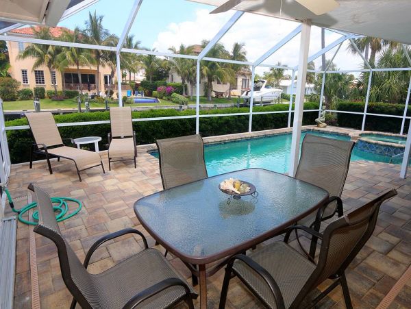 Longboat Key Homes with Pools to Rent in Country Club Shores