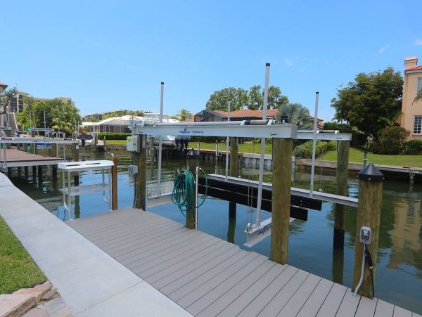 Longboat Key Homes with Pools to Rent in Country Club Shores