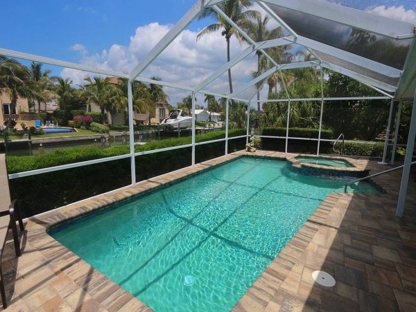 Longboat Key Homes with Pools to Rent in Country Club Shores