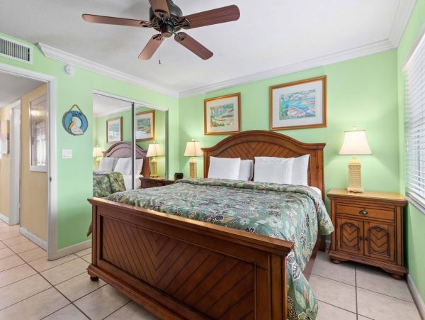 BEACHFRONT LONGBOAT KEY RENTAL SLEEP 4