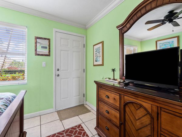 BEACHFRONT LONGBOAT KEY RENTAL SLEEP 4