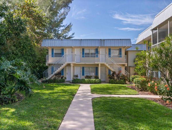 BEACHFRONT LONGBOAT KEY RENTAL SLEEP 4