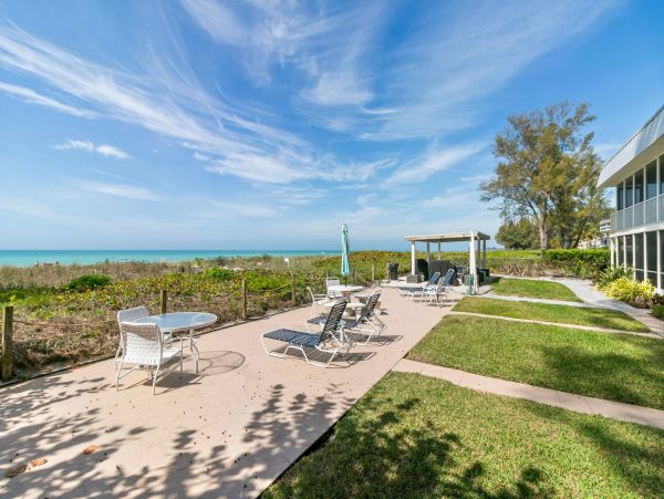 BEACHFRONT LONGBOAT KEY RENTAL SLEEP 4